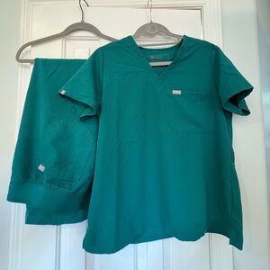 Figs Hunter Green scrub set